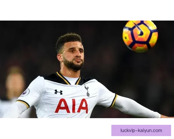 沃克在曼城状态回暖，表现稳健值得关注