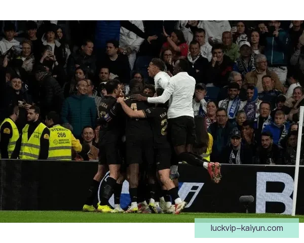 西甲伯纳乌球场气氛热烈，球迷支持球队状态回暖